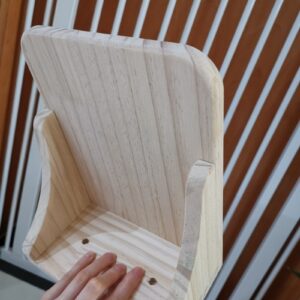 Wall-mounted wooden cat litter